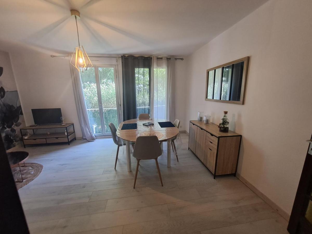 Apartamento T2 A 2Min Du Centre +Parking LʼIsle-sur-la-Sorgue Exterior foto