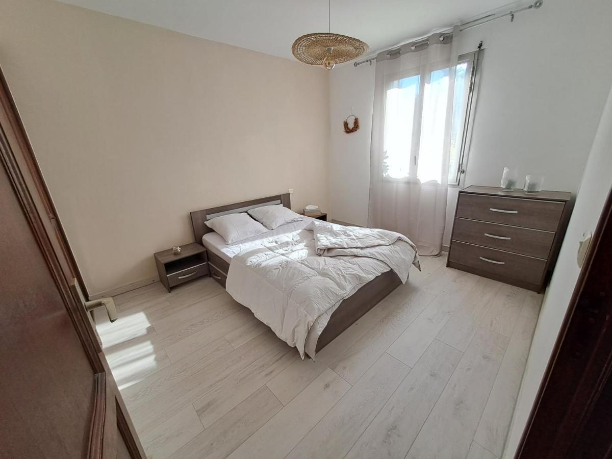 Apartamento T2 A 2Min Du Centre +Parking LʼIsle-sur-la-Sorgue Exterior foto