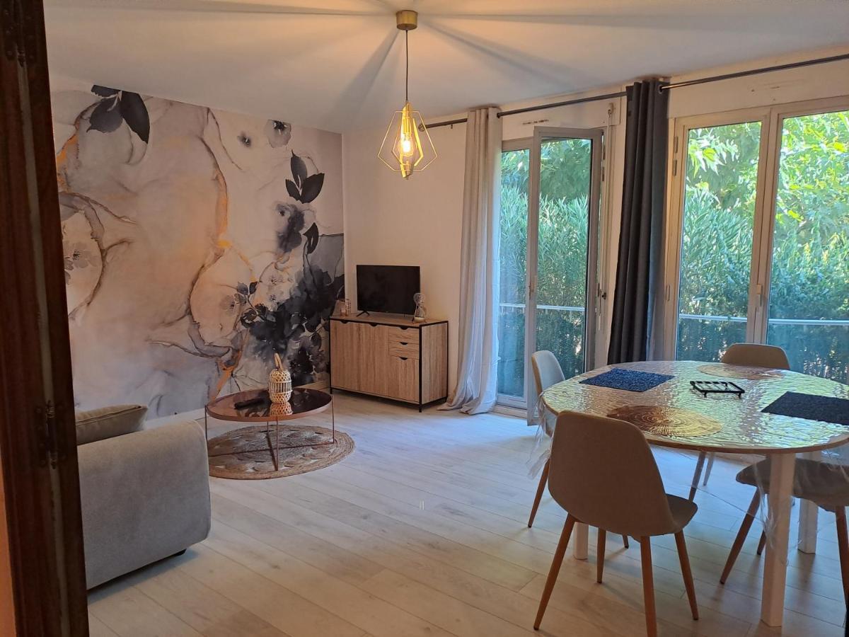Apartamento T2 A 2Min Du Centre +Parking LʼIsle-sur-la-Sorgue Exterior foto
