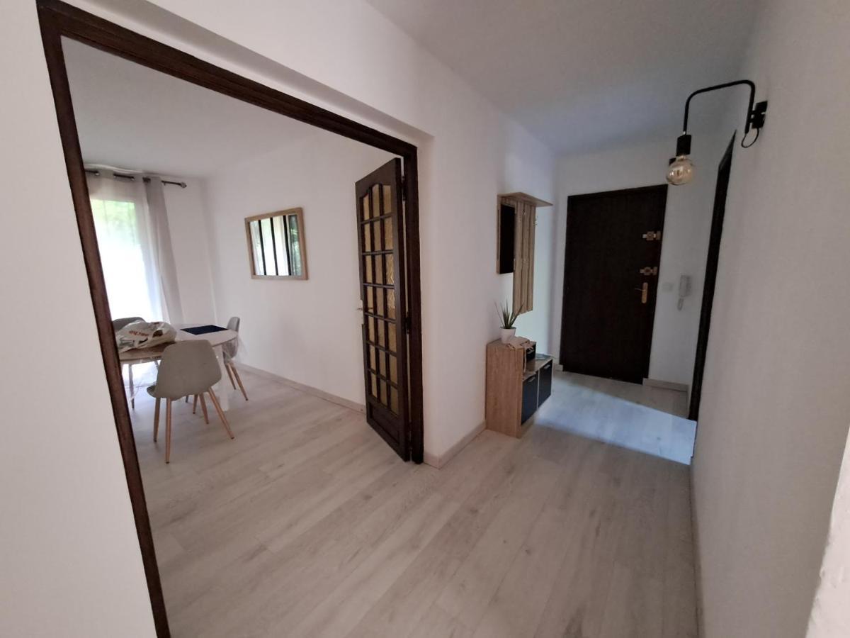 Apartamento T2 A 2Min Du Centre +Parking LʼIsle-sur-la-Sorgue Exterior foto