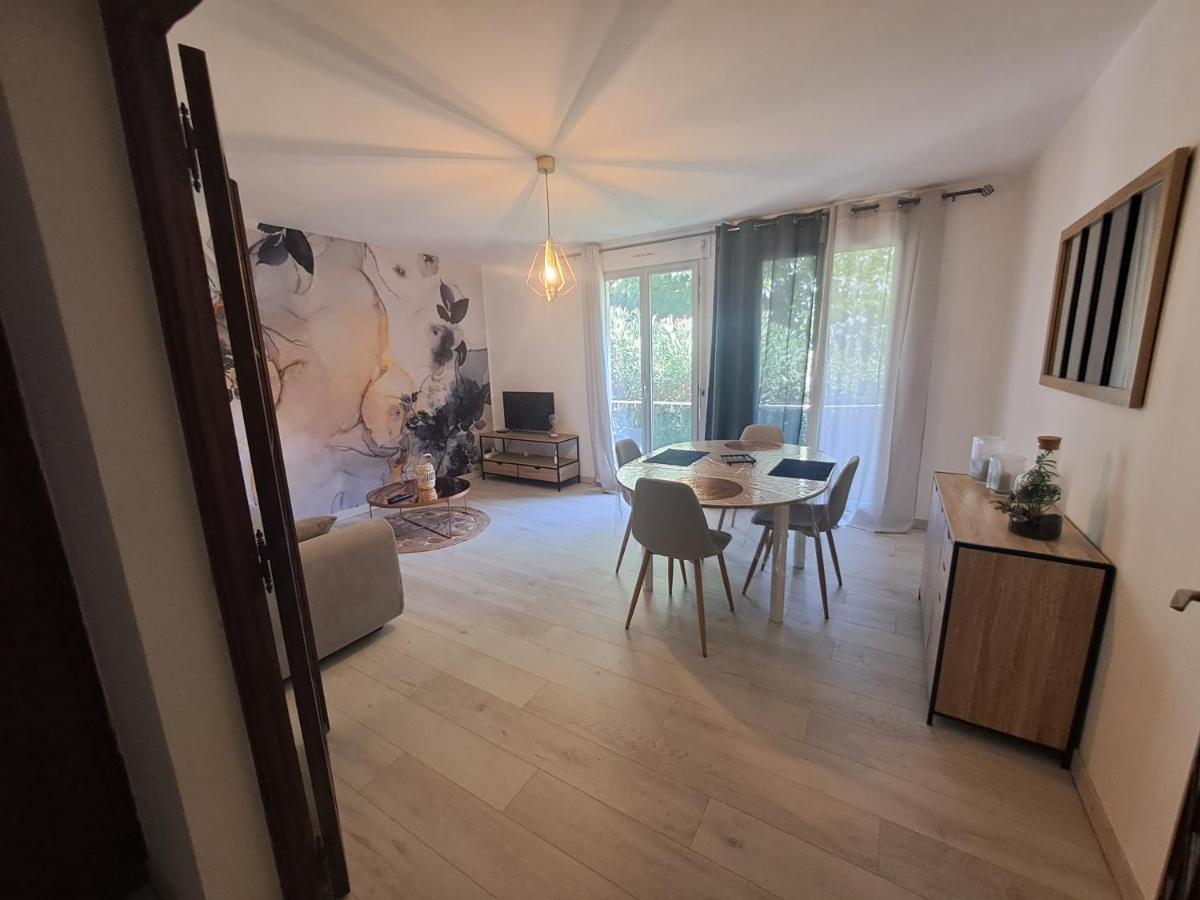 Apartamento T2 A 2Min Du Centre +Parking LʼIsle-sur-la-Sorgue Exterior foto