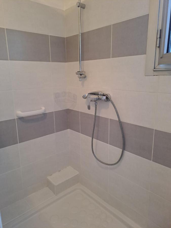Apartamento T2 A 2Min Du Centre +Parking LʼIsle-sur-la-Sorgue Exterior foto
